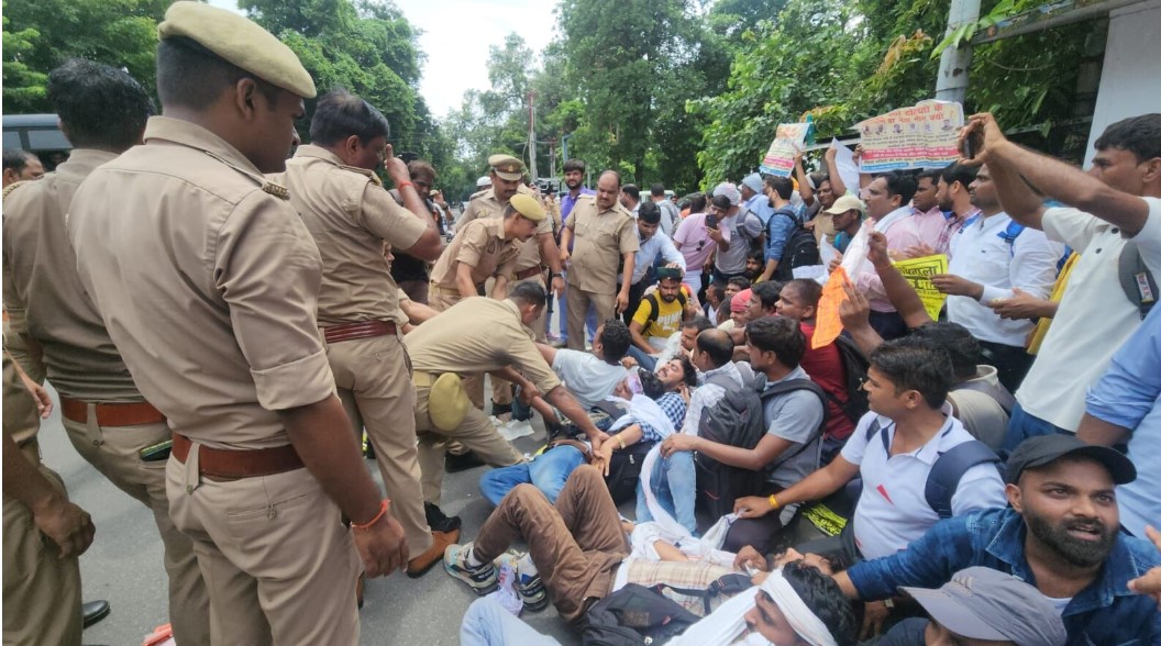 उत्तर प्रदेश| लखनऊ: इंकलाबी नौजवान सभा (आरवाईए)  ने 69000 शिक्षक भर्ती में आरक्षण पीड़ित अभ्यर्थियों पर लाठीचार्ज की निंदा की