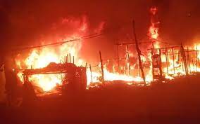 Fierce fire in Dalit colony of Deoghar, more than 12 huts burnt to ashes