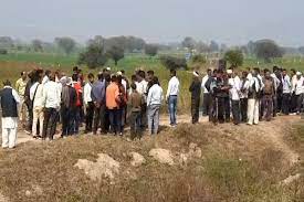Last rites on the road... Bullies stopped the Dalit's funeral procession from going to the crematorium, know the reason